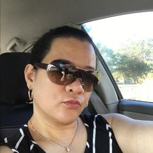 Meet your Posher, Angela